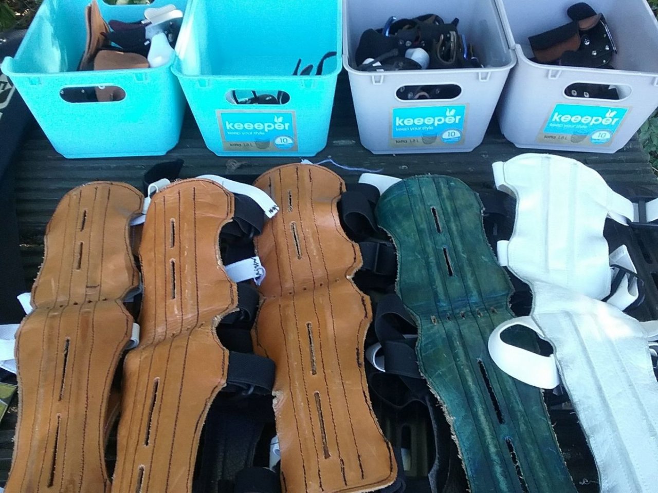 Schläger mit Bogen getauscht